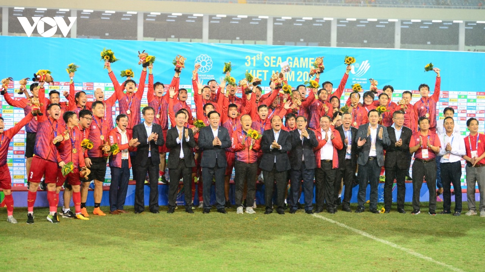 U23 Việt Nam vỡ oà cảm xúc khi nhận HCV SEA Games 31